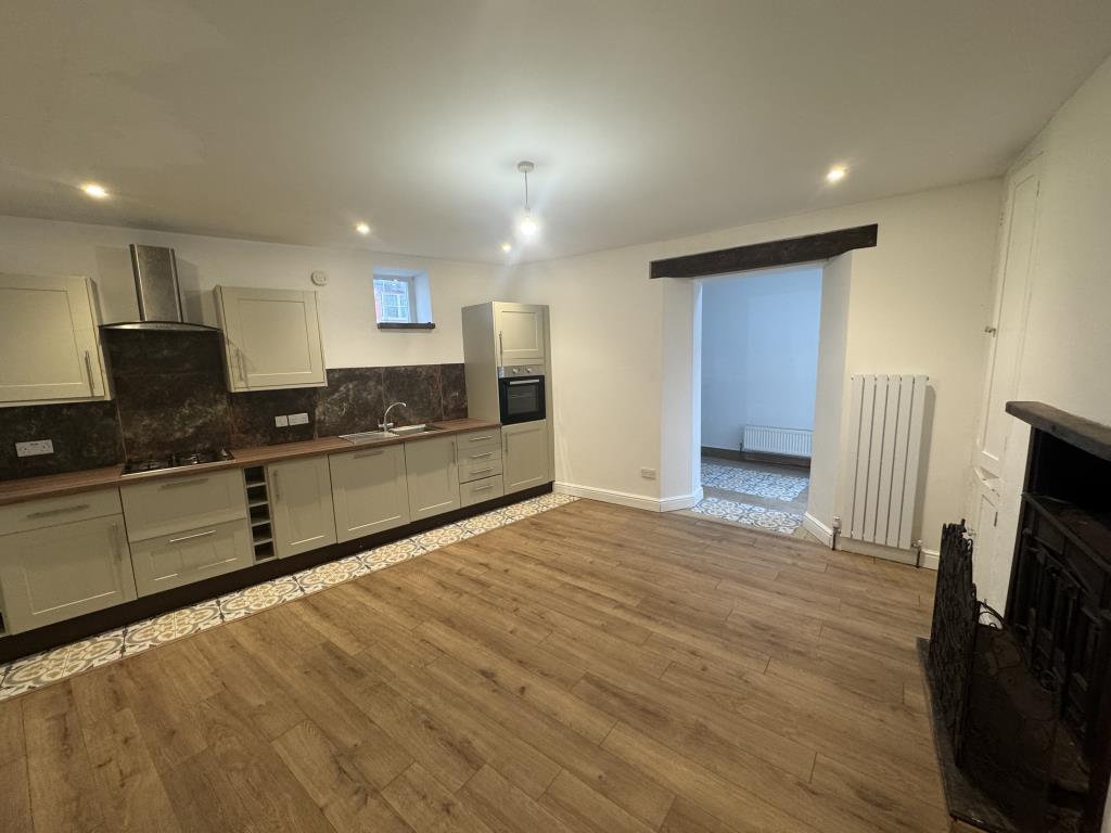 Lot: 149 - REFURBISHED DETACHED COTTAGE WITH ANNEXE AND PARKING - View of the kitchen/diner
